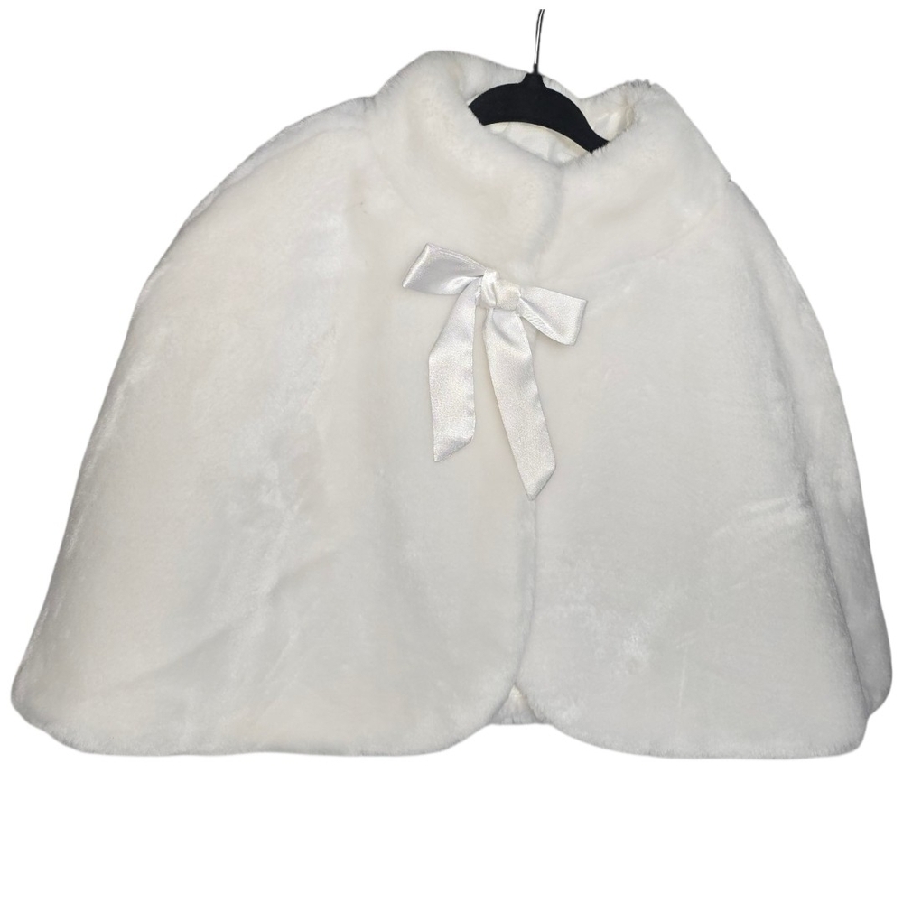 White Faux Fur Girls' Cape with Satin Bow - Classic Dress-Up Coat